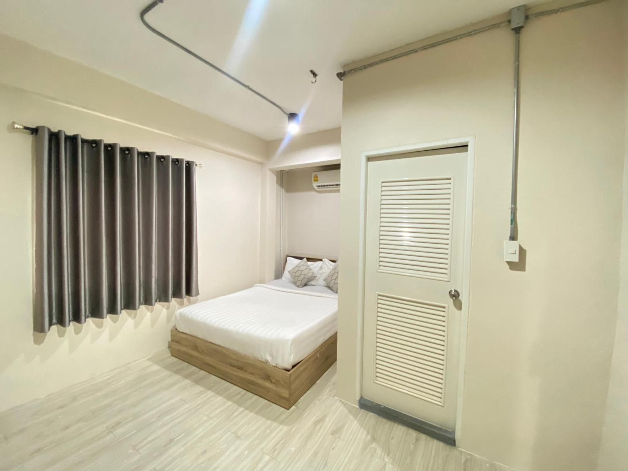 ซับรูมโฮเทล Subroom Hotel Surat Thani Exterior foto